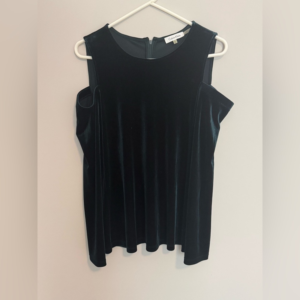 Calvin Klein Women’s Green Velvet Cold Shoulder Blouse Size L Holiday Jewel tone